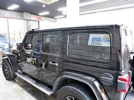 지프 랭글러 수원 솔라가드 새턴 재시공으로 산뜻하게 변신