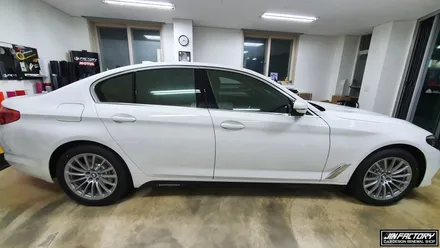BMW G30 5시리즈 럭셔리 그릴랩핑+사이드데칼[#화성랩핑#동탄랩핑#수원랩핑#진팩토리#BMW사이드데칼#BMW그릴랩핑#5시리즈그릴랩핑] / 화성 남여울