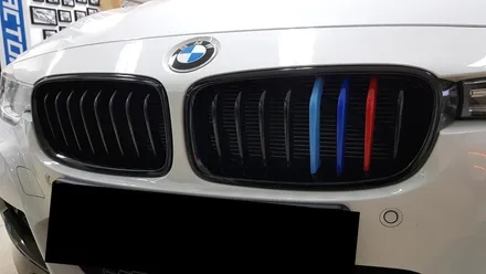 BMW F30 330i 루프스킨+그릴랩핑+스플리터랩핑+M퍼포먼스데칼[수원랩핑+동탄랩핑+진팩토리+BMW330i+f30루프스킨+f30사이드데칼+f30그릴랩핑+bmw스플리터] / 화성 동탄