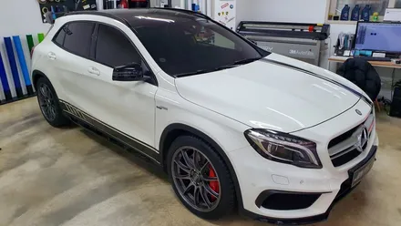 벤츠GLA45AMG 포인트데칼시공[#화성랩핑#동탄랩핑#수원랩핑#진팩토리#벤츠데칼#벤츠GLA45AMG#AMG데칼] / 화성 남여울