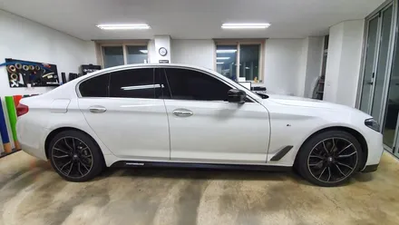 BMW G30 5시리즈 디퓨져랩핑+M퍼포먼스스타일 사이드데칼[#화성랩핑#동탄랩핑#수원랩핑#진팩토리#BMW사이드데칼#G30사이드데칼#디퓨져랩핑] / 화성 동탄