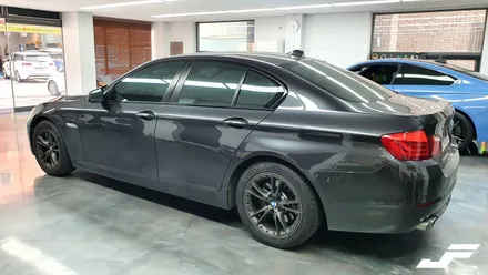 BMW F10 5시리즈 백화현상 크롬몰딩 랩핑[#화성랩핑#오산랩핑#수원랩핑#진팩토리#BMW크롬딜리트#BMW랩핑#크롬죽이기#F10유리몰딩랩핑] / 화성 남여울