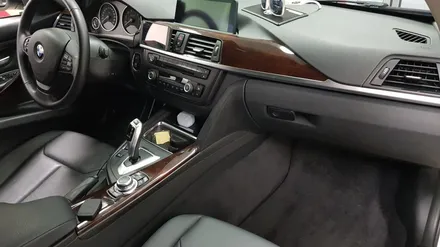 BMW F30 328i 실내랩핑+컵홀더 무드등[수원랩핑+동탄랩핑+진팩토리+BMWF30+F30실내랩핑+BMW실내랩핑+BMW무드등+F30실내카본랩핑] / 화성 동탄