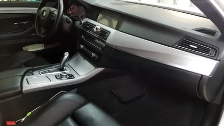 BMW F10 5시리즈 실내카본랩핑[수원랩핑#동탄랩핑#진팩토리#화성랩핑#BMW실내랩핑#F10실내랩핑#5시리즈실내랩핑#실내카본랩핑] / 화성 동탄