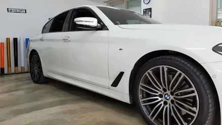 BMW G30 5시리즈 루프스킨+실내랩핑+사이드데칼[수원랩핑+동탄랩핑+진팩토리+BMWG30+G30루프스킨+G30실내랩핑+G30사이드데칼+5시리즈루프스킨+5시리즈실내랩핑+M퍼포먼스] / 화성 동탄