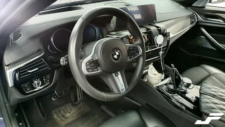 BMW G30 5시리즈 핸들트림 랩핑[#화성랩핑#동탄랩핑#수원랩핑#진팩토리#BMW실내랩핑#BMW카본#G30실내랩핑] / 화성 남여울
