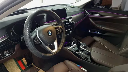 BMW G30 5시리즈 실내랩핑+그릴랩핑+사이드미러랩핑[#화성랩핑#동탄랩핑#수원랩핑#진팩토리#BMW실내랩핑#G30실내랩핑#실내카본랩핑#BMW사이드미러랩핑#포인트랩핑#그릴랩핑] / 화성 동탄