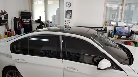 BMW F30 320D 루프스킨+M퍼포먼스사이드데칼[수원랩핑+동탄랩핑+화성랩핑+진팩토리+F30사이드데칼+M퍼포먼스데칼+F30루프스킨] / 화성 동탄
