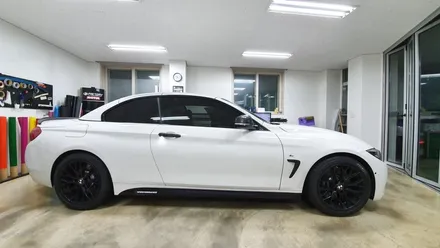 BMW 4시리즈컨버터블 실내랩핑+사이드데칼[#화성랩핑#동탄랩핑#수원랩핑#진팩토리#BMW사이드데칼#BMW실내랩핑#4시리즈실내랩핑#F33사이드데칼] / 화성 동탄