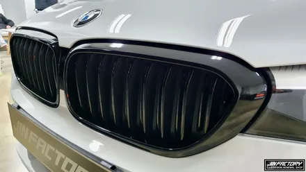 BMW G30 5시리즈 럭셔리 그릴랩핑+사이드데칼[#화성랩핑#동탄랩핑#수원랩핑#진팩토리#BMW사이드데칼#BMW그릴랩핑#5시리즈그릴랩핑] / 화성 남여울