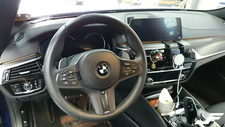 BMW G30 5시리즈 핸들트림 랩핑[#화성랩핑#동탄랩핑#수원랩핑#진팩토리#BMW실내랩핑#BMW카본#G30실내랩핑] / 화성 남여울