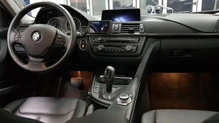 BMW F30 328i 실내랩핑+컵홀더 무드등[수원랩핑+동탄랩핑+진팩토리+BMWF30+F30실내랩핑+BMW실내랩핑+BMW무드등+F30실내카본랩핑] / 화성 동탄