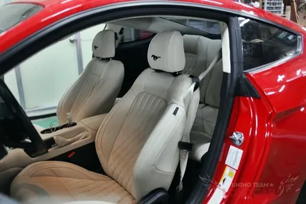 포드 머스탱 :: 화이트 나파가죽으로 아끼지 않고 풀트리밍 했습니다. / 서울 중랑
