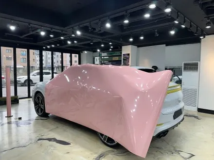 포르쉐 카이엔 고광택 필름 랩핑, 도장같은 퀄리티를 구현합니다. 랩핑 전문점 카이로스 하남본점 / 하남 망월동
