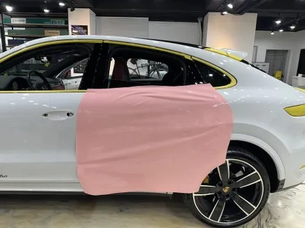 포르쉐 카이엔 고광택 필름 랩핑, 도장같은 퀄리티를 구현합니다. 랩핑 전문점 카이로스 하남본점 / 하남 망월동