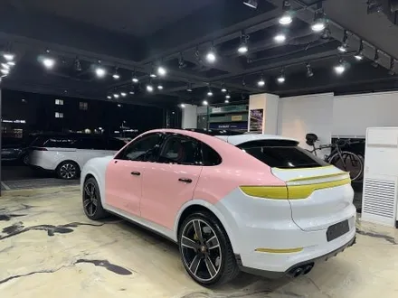 포르쉐 카이엔 고광택 필름 랩핑, 도장같은 퀄리티를 구현합니다. 랩핑 전문점 카이로스 하남본점 / 하남 망월동
