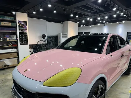 포르쉐 카이엔 고광택 필름 랩핑, 도장같은 퀄리티를 구현합니다. 랩핑 전문점 카이로스 하남본점 / 하남 망월동