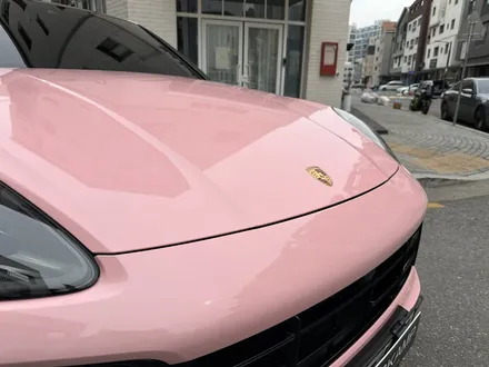 포르쉐 카이엔 고광택 필름 랩핑, 도장같은 퀄리티를 구현합니다. 랩핑 전문점 카이로스 하남본점 / 하남 망월동