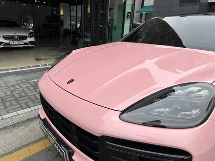 포르쉐 카이엔 고광택 필름 랩핑, 도장같은 퀄리티를 구현합니다. 랩핑 전문점 카이로스 하남본점 / 하남 망월동