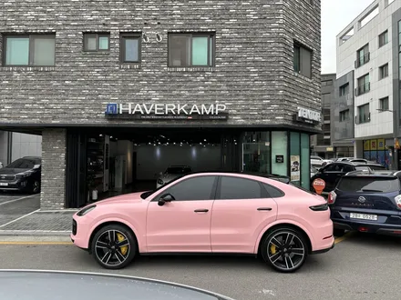 포르쉐 카이엔 고광택 필름 랩핑, 도장같은 퀄리티를 구현합니다. 랩핑 전문점 카이로스 하남본점 / 하남 망월동