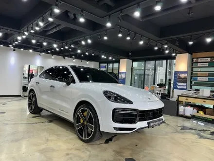 포르쉐 카이엔 고광택 필름 랩핑, 도장같은 퀄리티를 구현합니다. 랩핑 전문점 카이로스 하남본점 / 하남 망월동