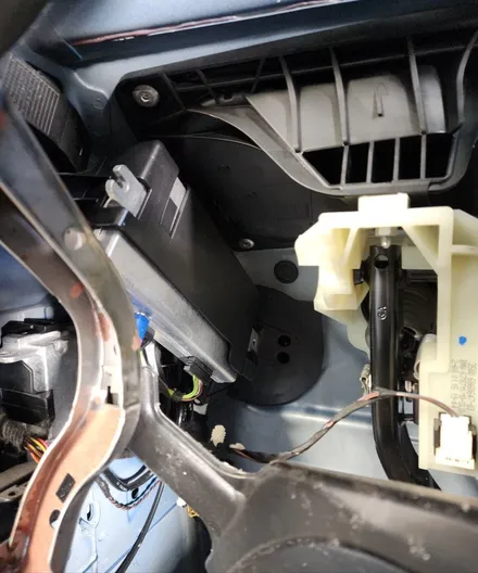 BMW 4시리즈 크레파스 냄새 제거 작업 후기｜F바디 대시보드 방음재 교체 / 부산 강서