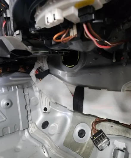 더울수록 심해지는 BMW 3시리즈 F30 크레파스 냄새, 근본 원인 제거 작업 / 부산 강서