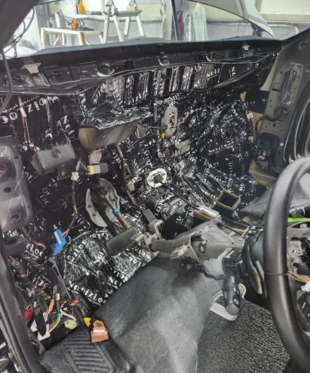 국산차,국산 자동차에도 크레파스 냄새가?? 로체 이노베이션 냄새제거와 방음으로 해결!!! / 부산 강서