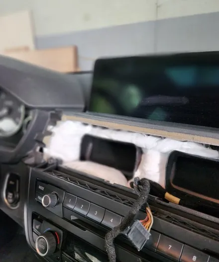 BMW 3시리즈 F30 크레파스 냄새. 실내클리닝으로 해결할 수 있을까요? / 부산 강서