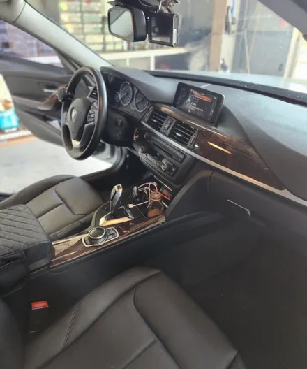 더울수록 심해지는 BMW 3시리즈 F30 크레파스 냄새, 근본 원인 제거 작업 / 부산 강서