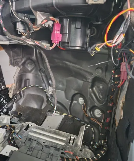 벤츠C클레스 W204 실내 냄새? 원인은 바닥 플로어 매트!! / 부산 강서