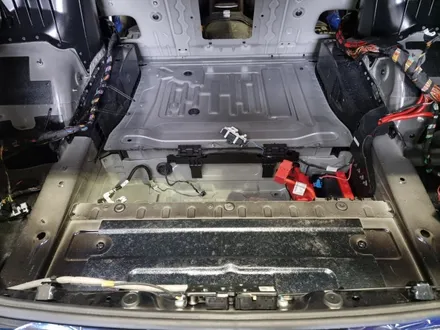 부산 BMW7시리즈 740D 하부 실내공명음 소음 자동차방음으로 / 부산 강서