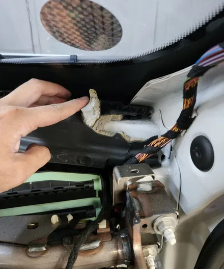 BMW3 시리즈 실내 악취 크레파스 냄새. 잘못된 정보로 피해 보지 마세요!! / 부산 강서
