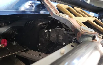 BMW 4시리즈 크레파스 냄새 제거 작업 후기｜F바디 대시보드 방음재 교체 / 부산 강서