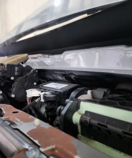 더울수록 심해지는 BMW 3시리즈 F30 크레파스 냄새, 근본 원인 제거 작업 / 부산 강서