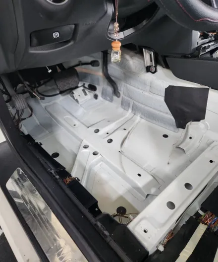 벤츠E W207 쿠페 카브리올레 크레파스 냄새제거 방법은? / 부산 강서
