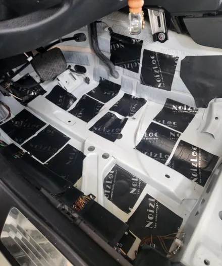 벤츠E W207 쿠페 카브리올레 크레파스 냄새제거 방법은? / 부산 강서