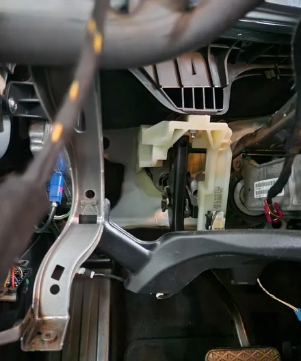 BMW 3시리즈 F30 크레파스 냄새. 실내클리닝으로 해결할 수 있을까요? / 부산 강서