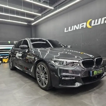 BMW 5시리즈 랩핑 고광택 필름으로 순정 컬러보다 한층 더 고급스럽게. / 김포시 마산동