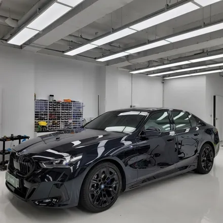 BMW 530E 무광, 사틴펄화이트 랩핑 단정하게 시공기 / 김포시 마산동
