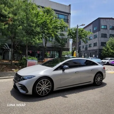 벤츠 EQS450 비닐프로그 브라이트 그레이 전체랩핑 및 전체 크롬딜리트 시공기[김포랩핑] / 김포 김포한강7로