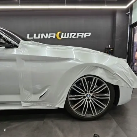 BMW 5시리즈 랩핑 고광택 필름으로 순정 컬러보다 한층 더 고급스럽게. / 김포시 마산동