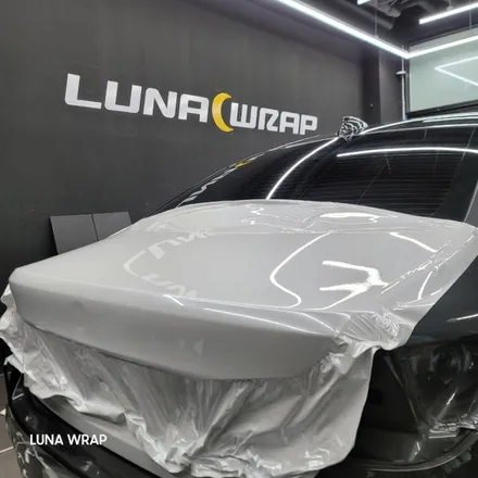 BMW 5시리즈 랩핑 고광택 필름으로 순정 컬러보다 한층 더 고급스럽게. / 김포시 마산동
