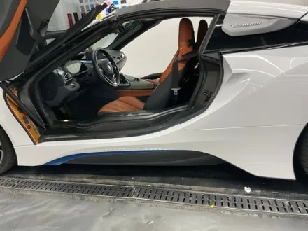 BMW i8 로드스터 유광 화이트 전체랩핑 / 서울 중랑구