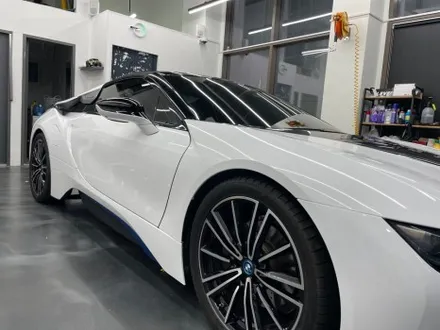 BMW i8 로드스터 유광 화이트 전체랩핑 / 서울 중랑구