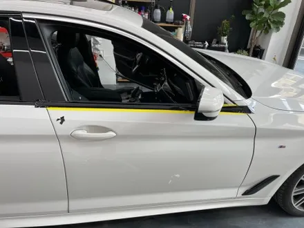 서울 중랑구 / 비닐 프로그 슈퍼글로시 블랙 크롬 죽이기 / BMW / 5시리즈 (G30)
