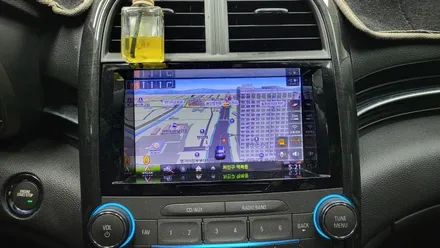 쉐보레 말리부 8세대 켈란 안드로이드올인원 i6000 설치 , 기존 파인드라이브 내비게이션 탈거하였습니다.