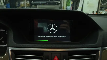 벤츠 E클래스 W212 안드로이드올인원 카플레이 안드로이드오토 설치 W213 블랙박스 보조배터리 전장작업