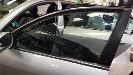 제네시스 켈란 NC 열차단 썬팅 기존 필름 재거후 재시공, 순정후방카메라 고장으로 사제 카메라로 교체, 시공 by  용인블루존