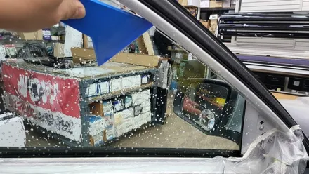BENZ C-CLASS 솔라가드 새턴 반반사 열차단 썬팅 재시공 및 만도 ZX70 2채널 블랙박스 설치  , 시공 by 용인 블루존